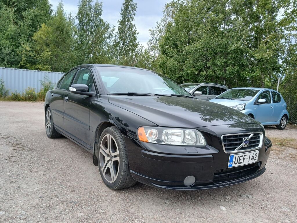 Volvo S60 2008 Musta
