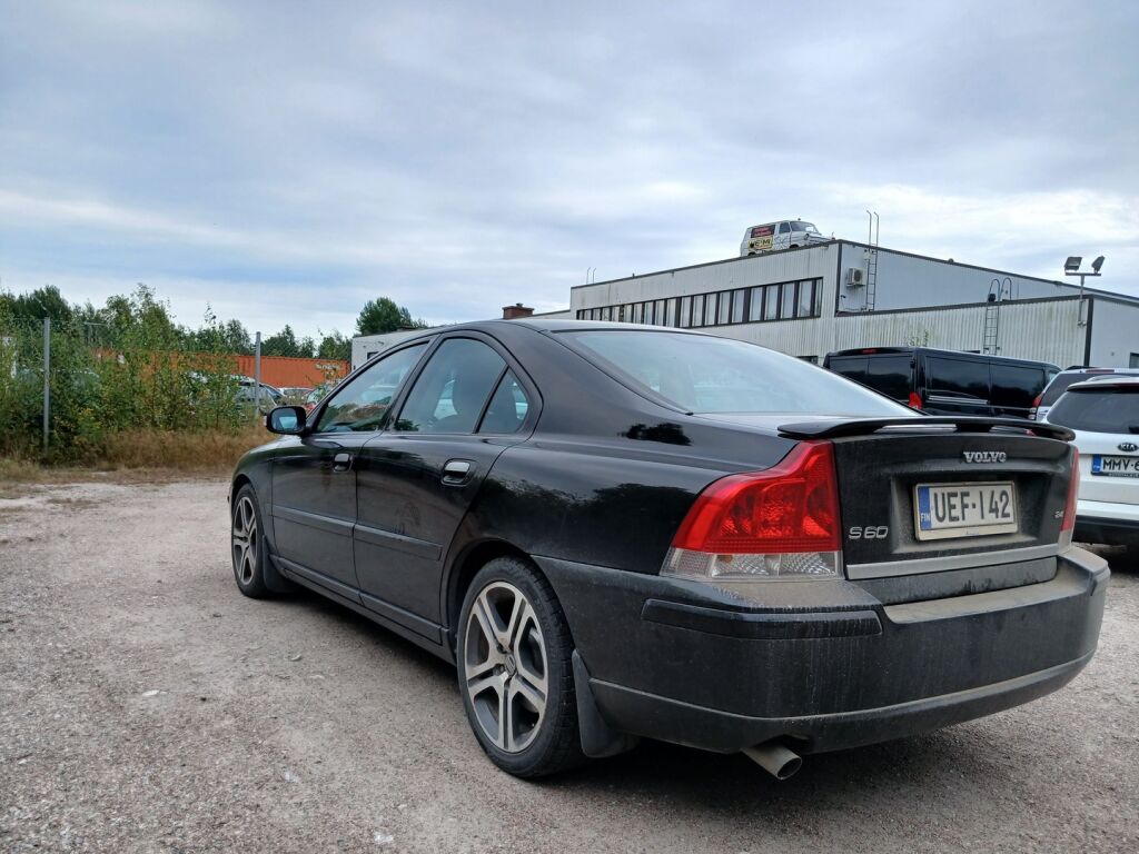 Volvo S60 2008 Musta