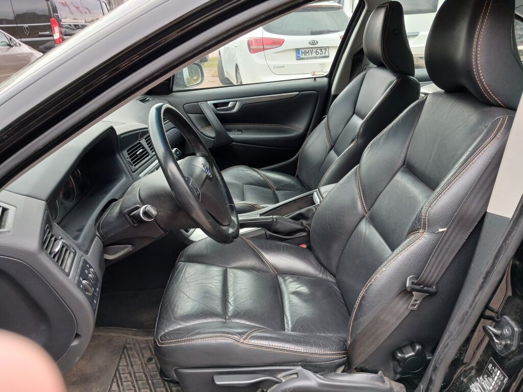 Volvo S60 2008 Musta