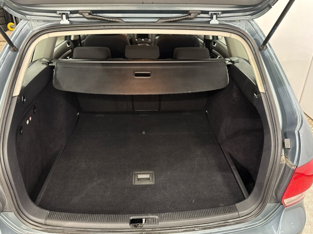 Volkswagen Golf 2010 Vihreä