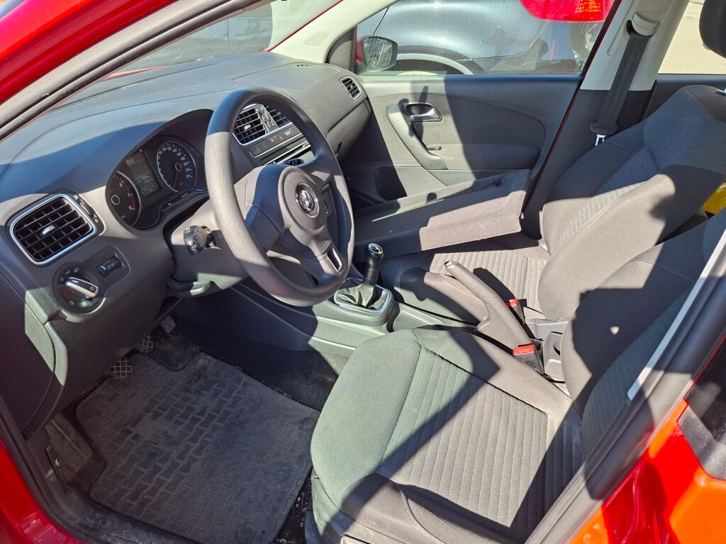 Volkswagen Polo 2010 Punainen