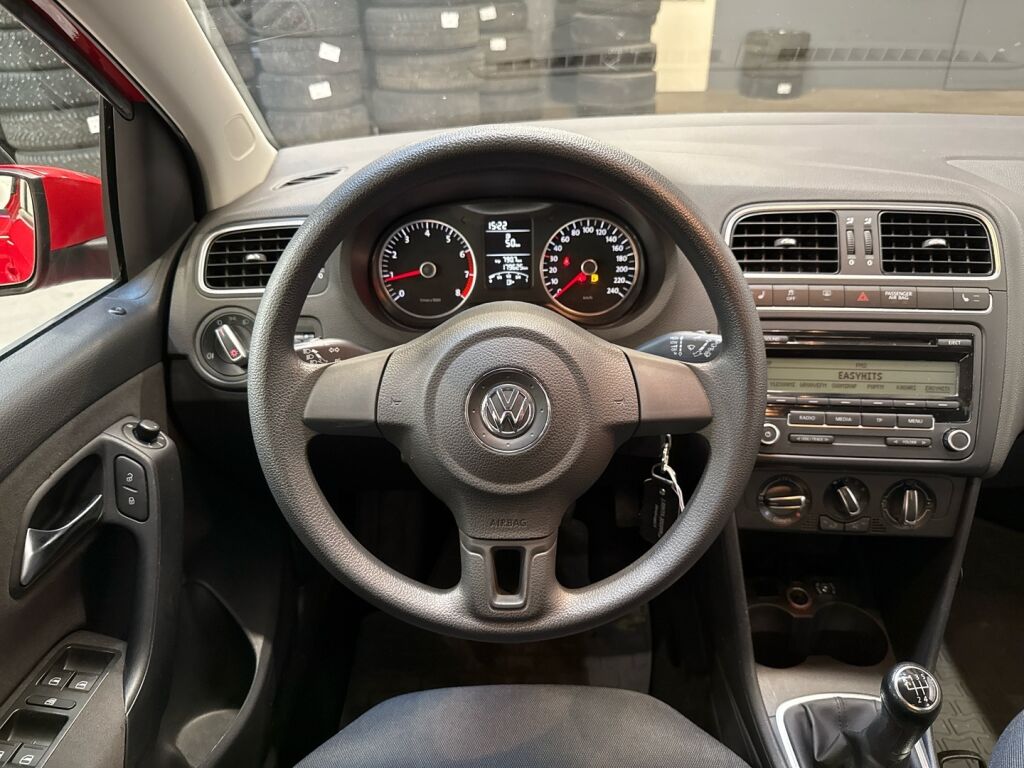Volkswagen Polo 2010 Punainen