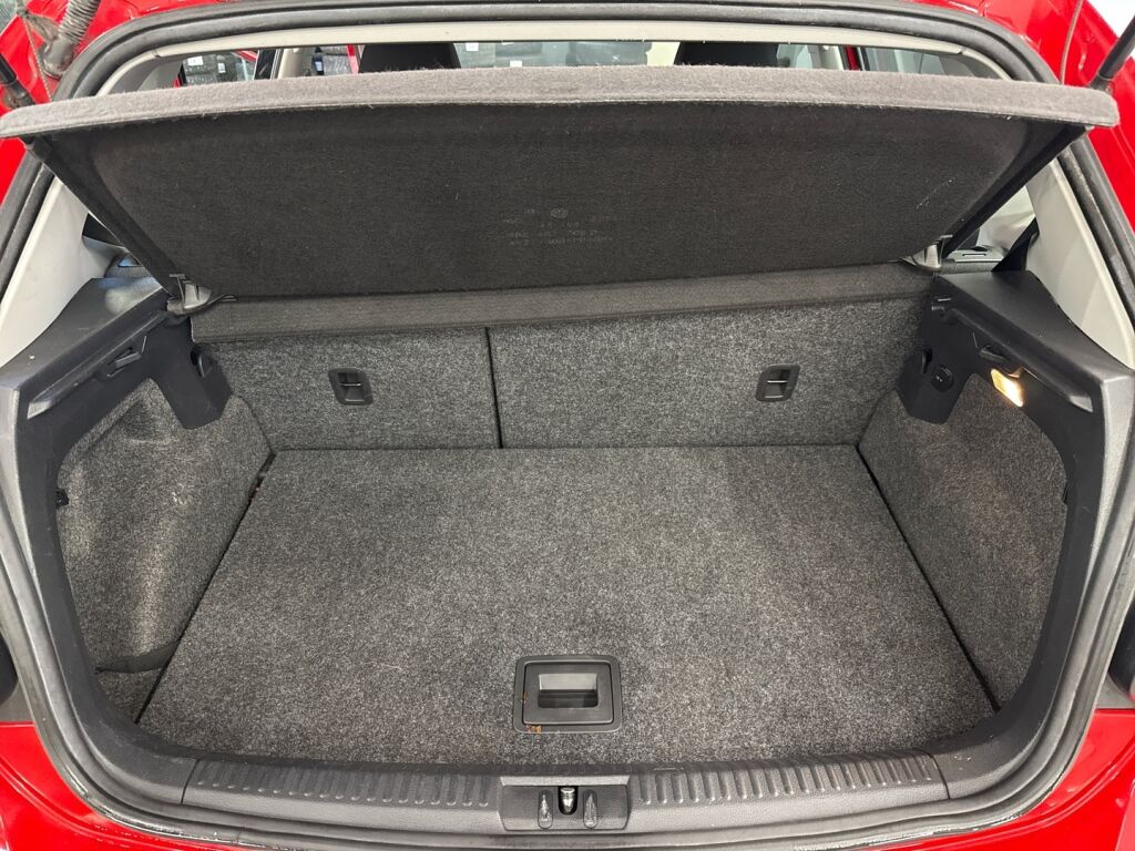 Volkswagen Polo 2010 Punainen