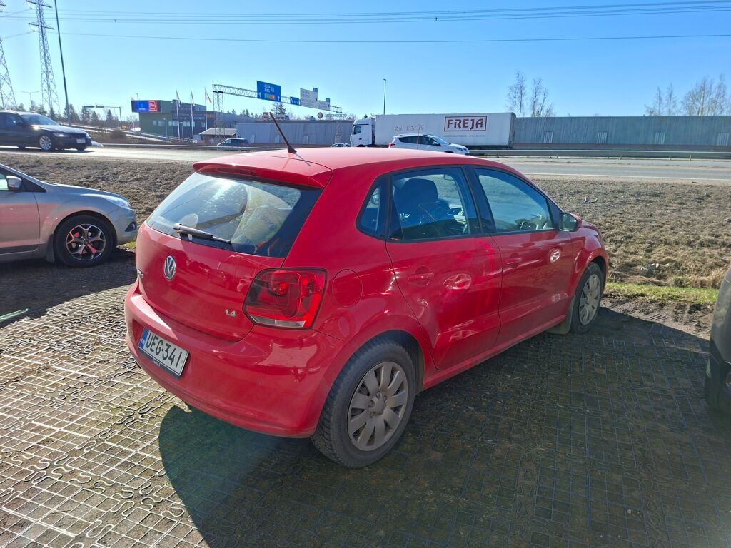Volkswagen Polo 2010 Punainen