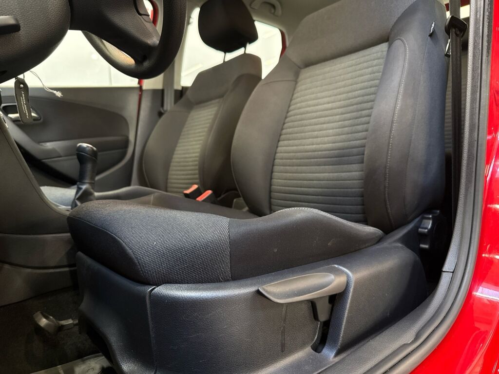 Volkswagen Polo 2010 Punainen