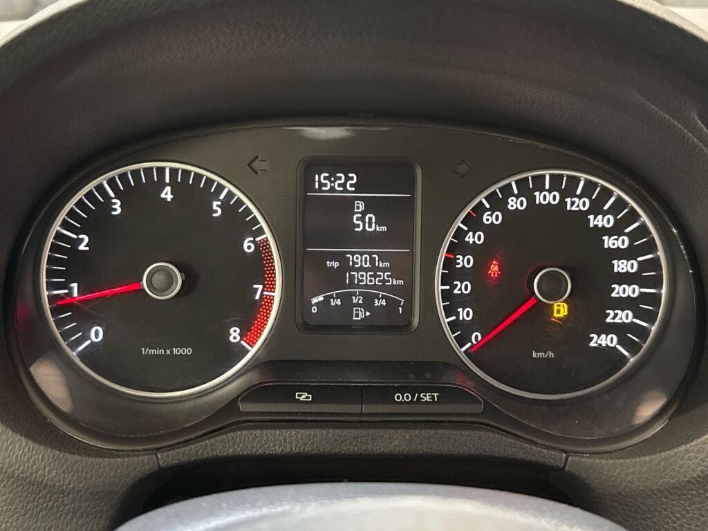 Volkswagen Polo 2010 Punainen