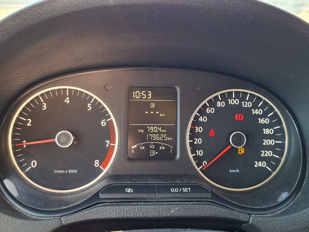 Volkswagen Polo 2010 Punainen