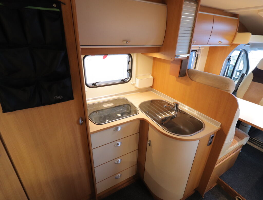 Bürstner NEXXO T 660 2010 Valkoinen