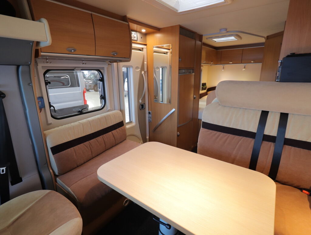 Bürstner NEXXO T 660 2010 Valkoinen