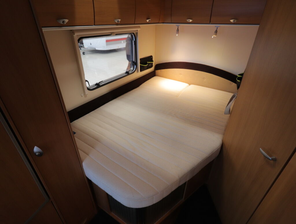 Bürstner NEXXO T 660 2010 Valkoinen