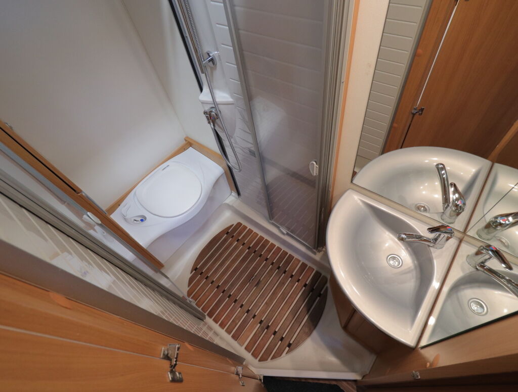 Bürstner NEXXO T 660 2010 Valkoinen