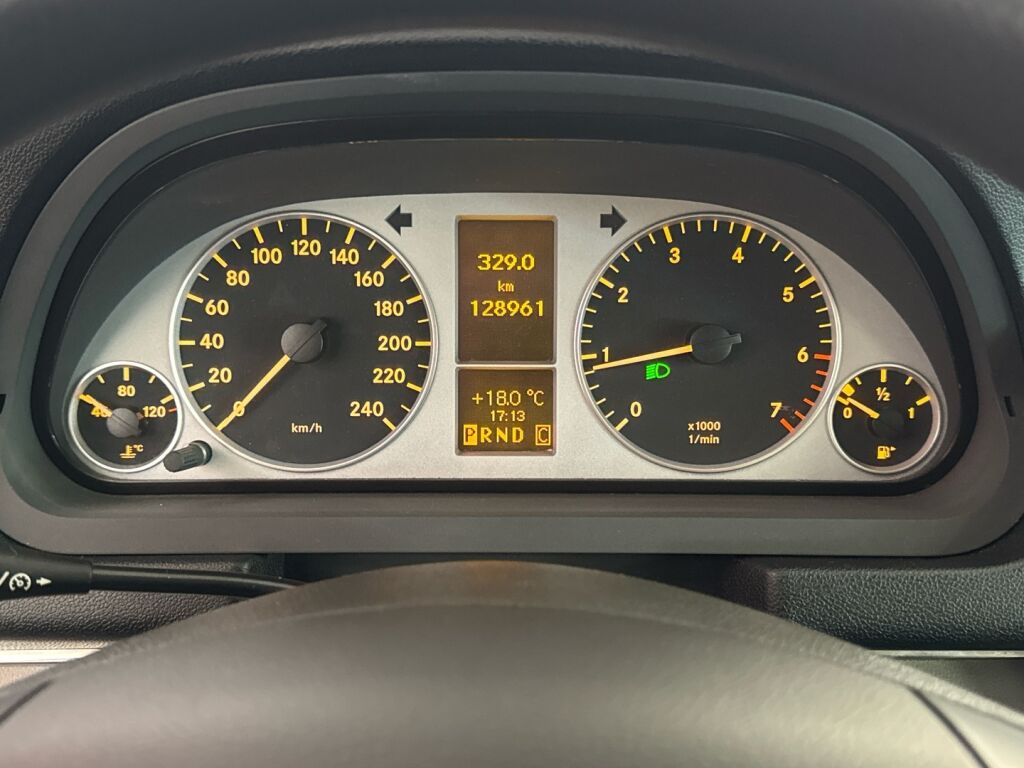 Mercedes-Benz B 2009 Harmaa