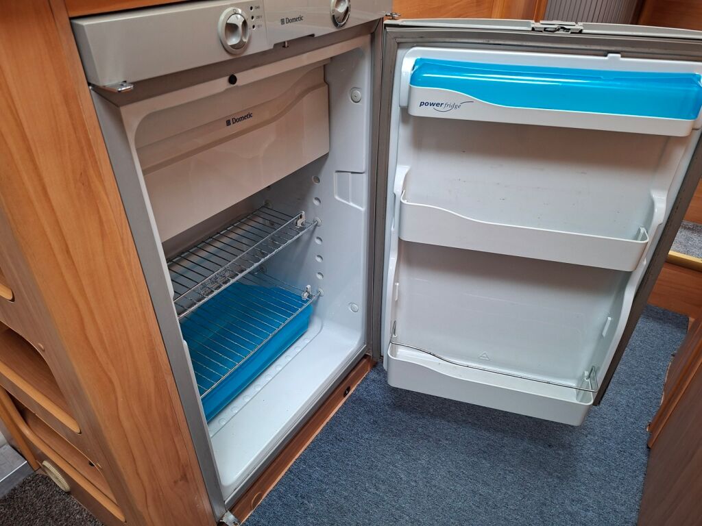 Adria CORAL 660SL 2005 Valkoinen