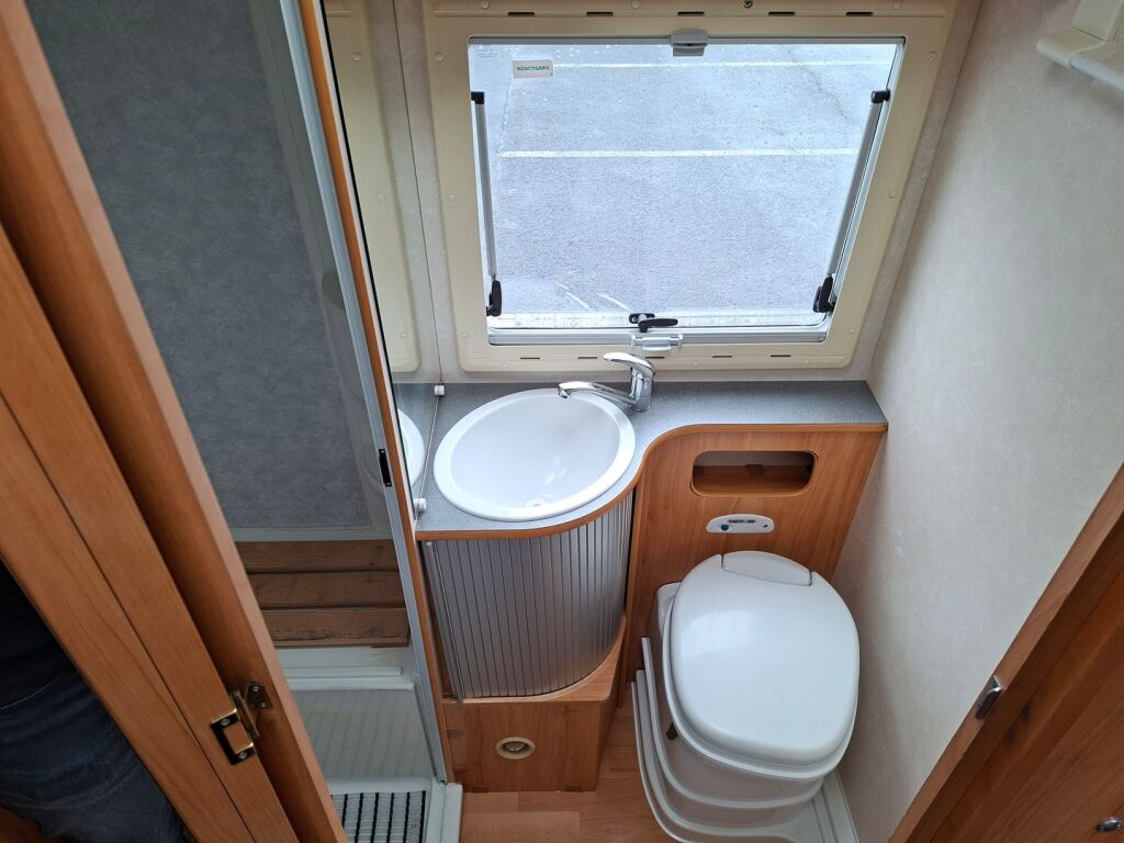 Adria CORAL 660SL 2005 Valkoinen