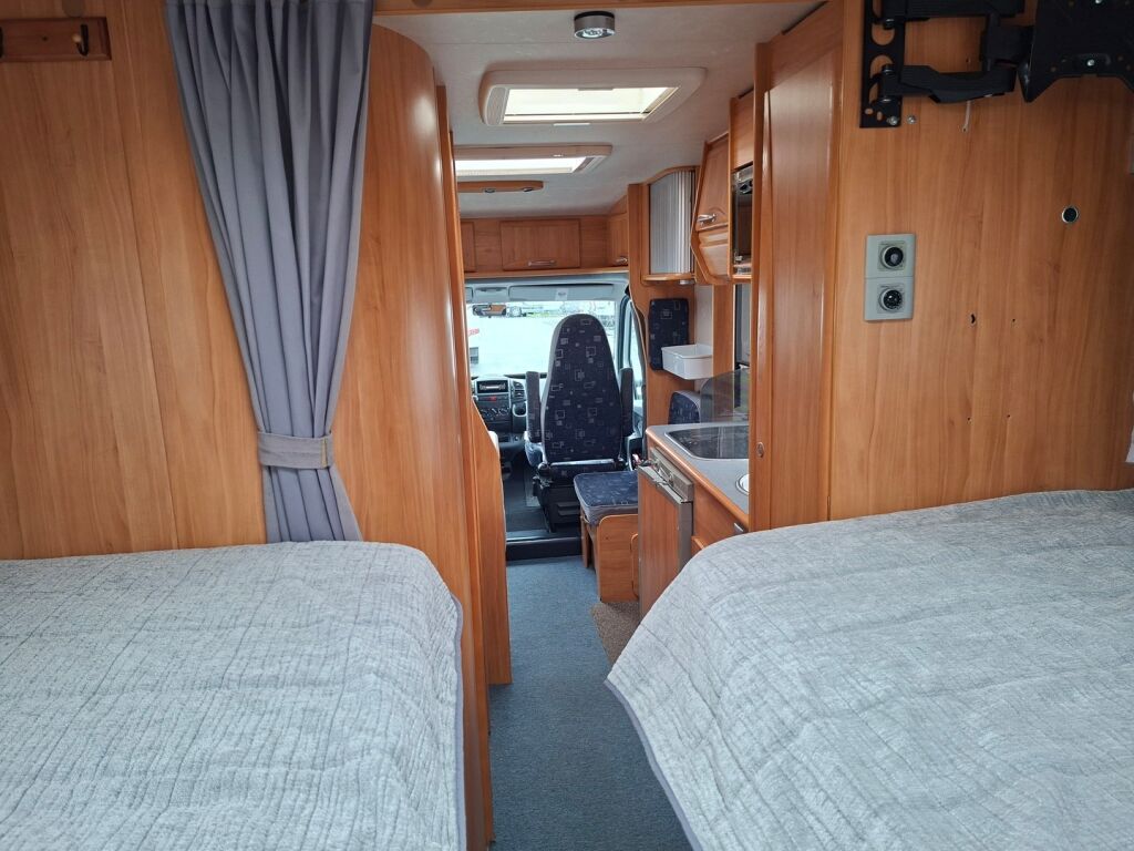 Adria CORAL 660SL 2005 Valkoinen
