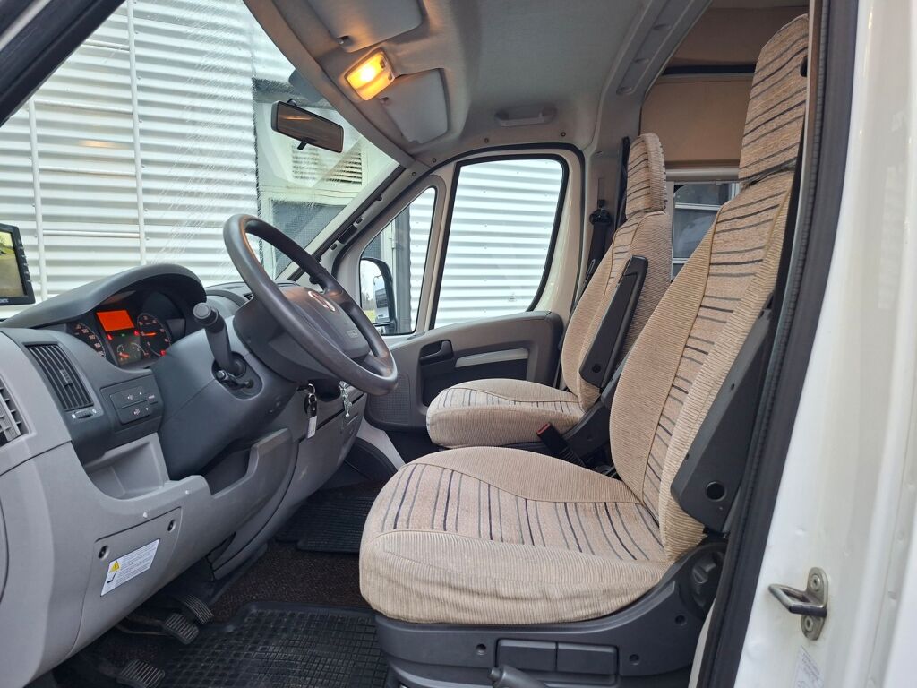 Adria Twin 600 2008 Valkoinen