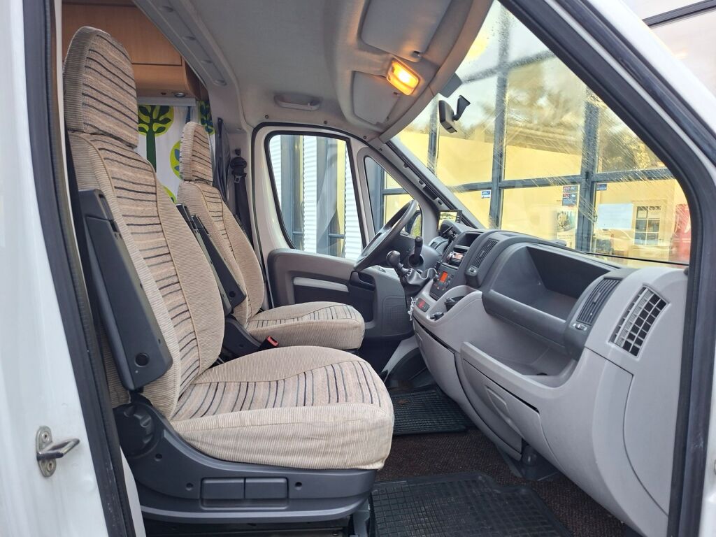 Adria Twin 600 2008 Valkoinen