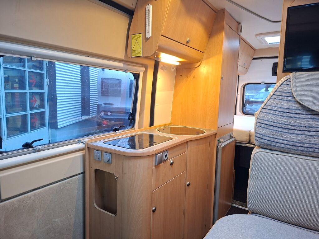 Adria Twin 600 2008 Valkoinen
