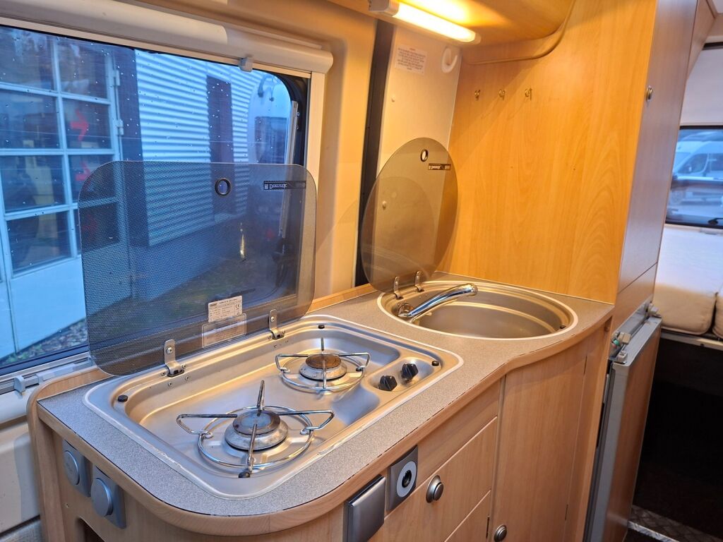Adria Twin 600 2008 Valkoinen