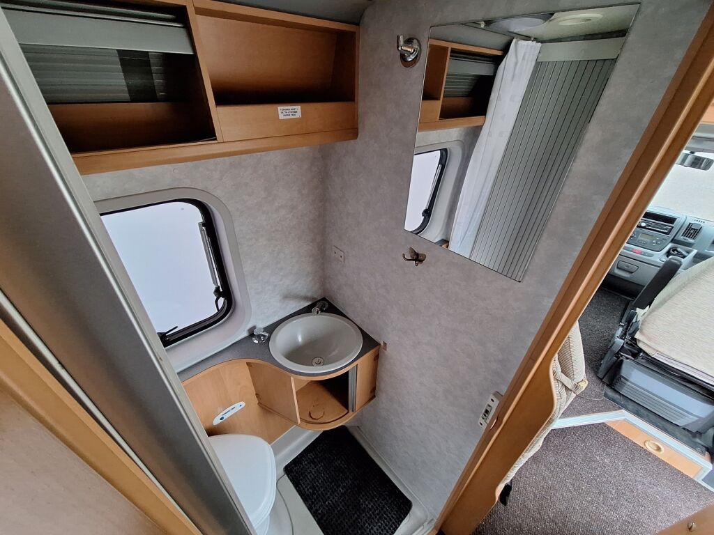 Adria Twin 600 2008 Valkoinen