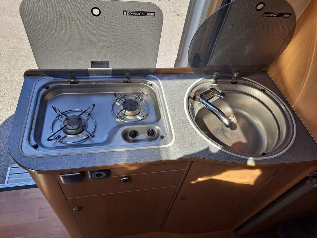 Adria Twin 600 2008 Valkoinen