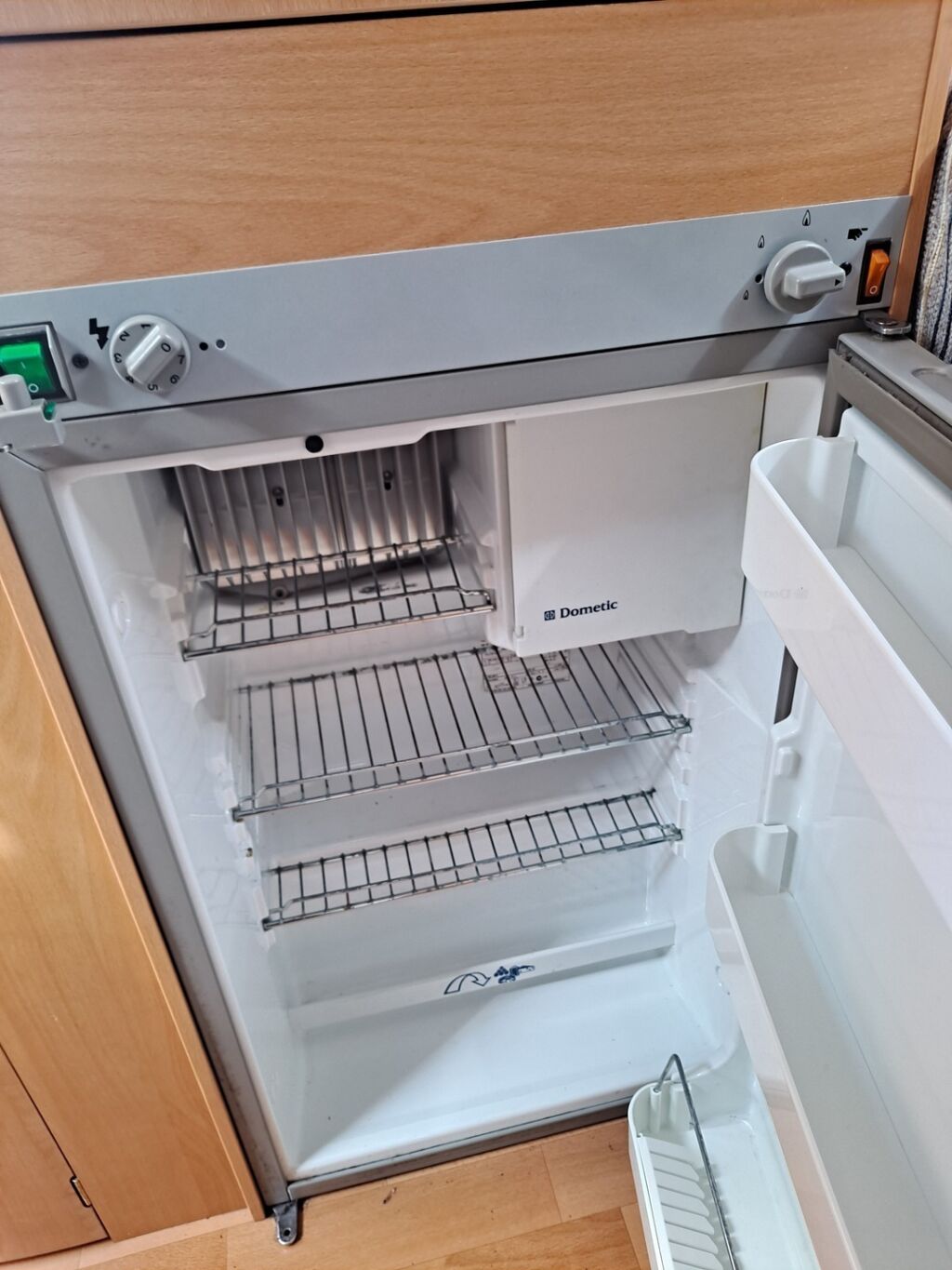Adria Twin 600 2008 Valkoinen