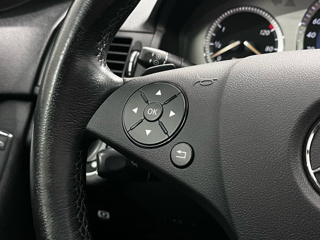 Mercedes-Benz C 2007 Musta