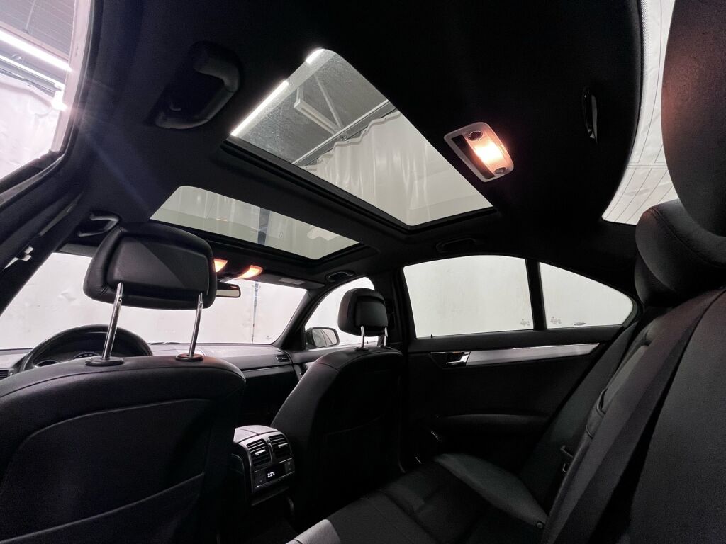 Mercedes-Benz C 2007 Musta