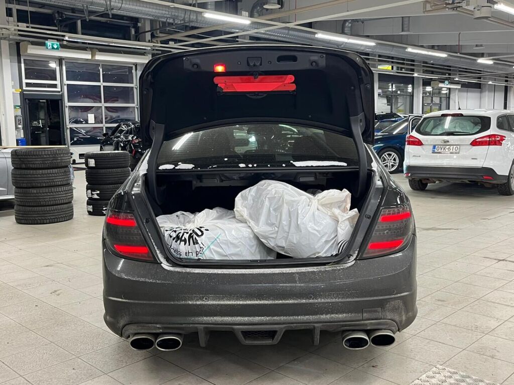 Mercedes-Benz C 2007 Musta