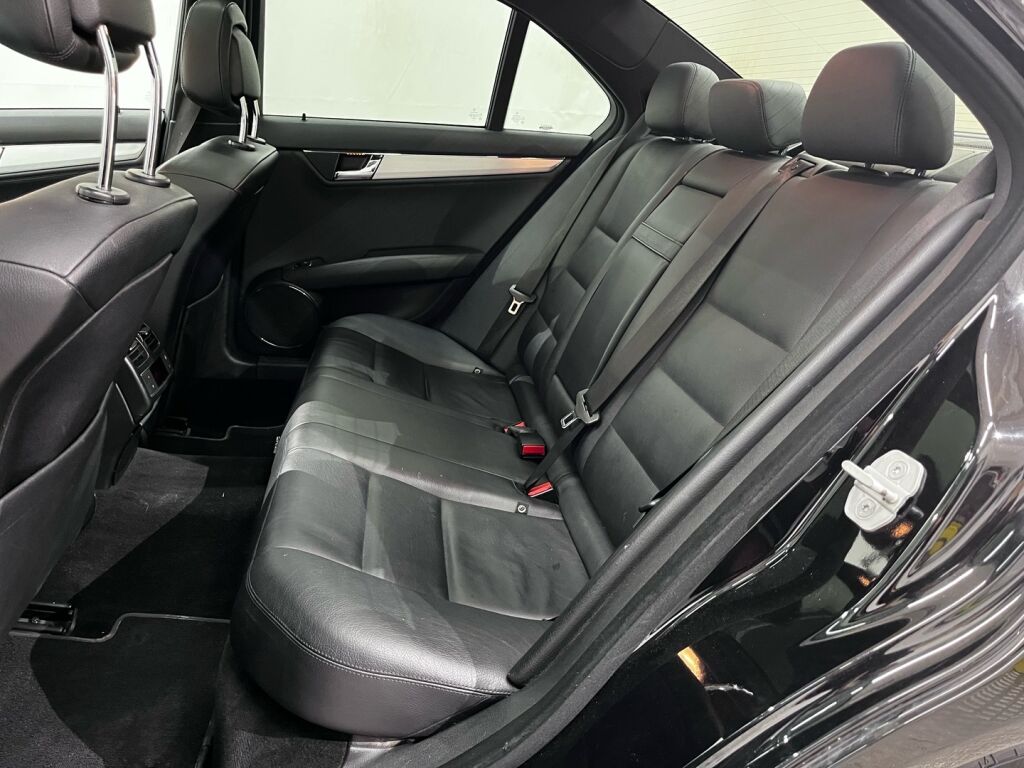 Mercedes-Benz C 2007 Musta