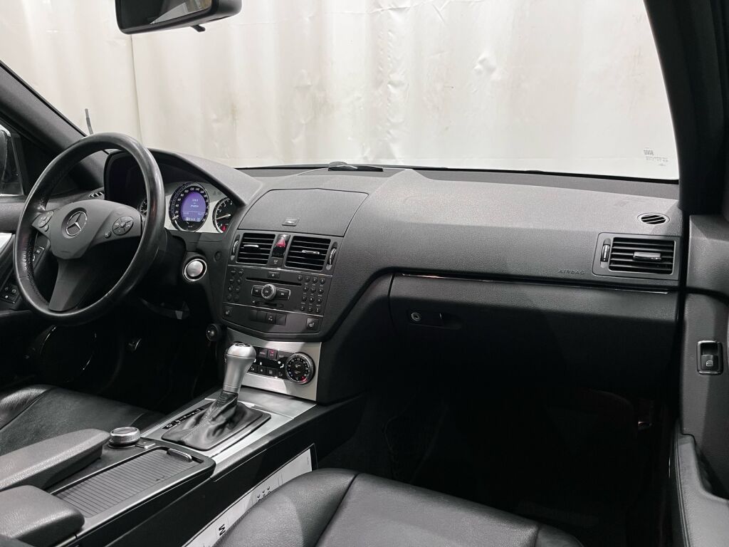 Mercedes-Benz C 2007 Musta