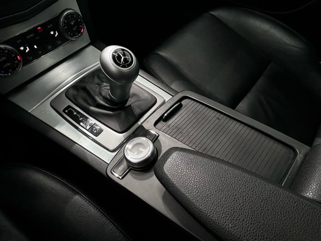 Mercedes-Benz C 2007 Musta