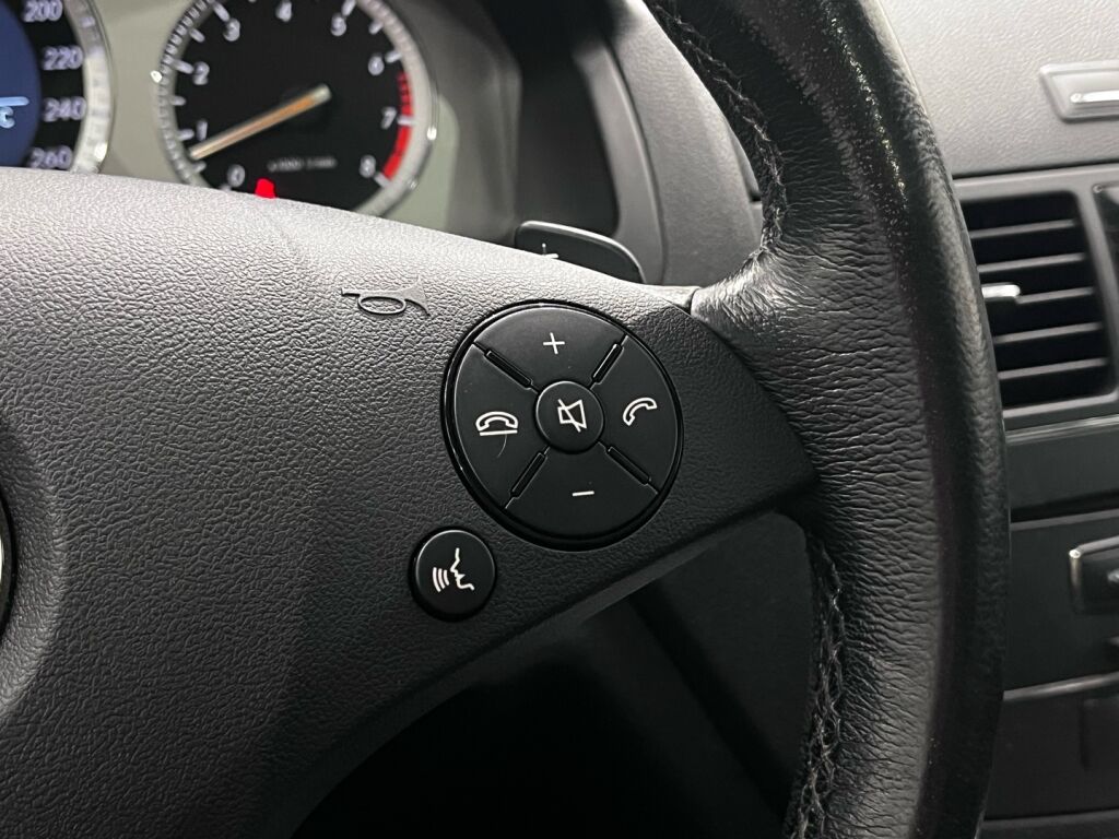 Mercedes-Benz C 2007 Musta