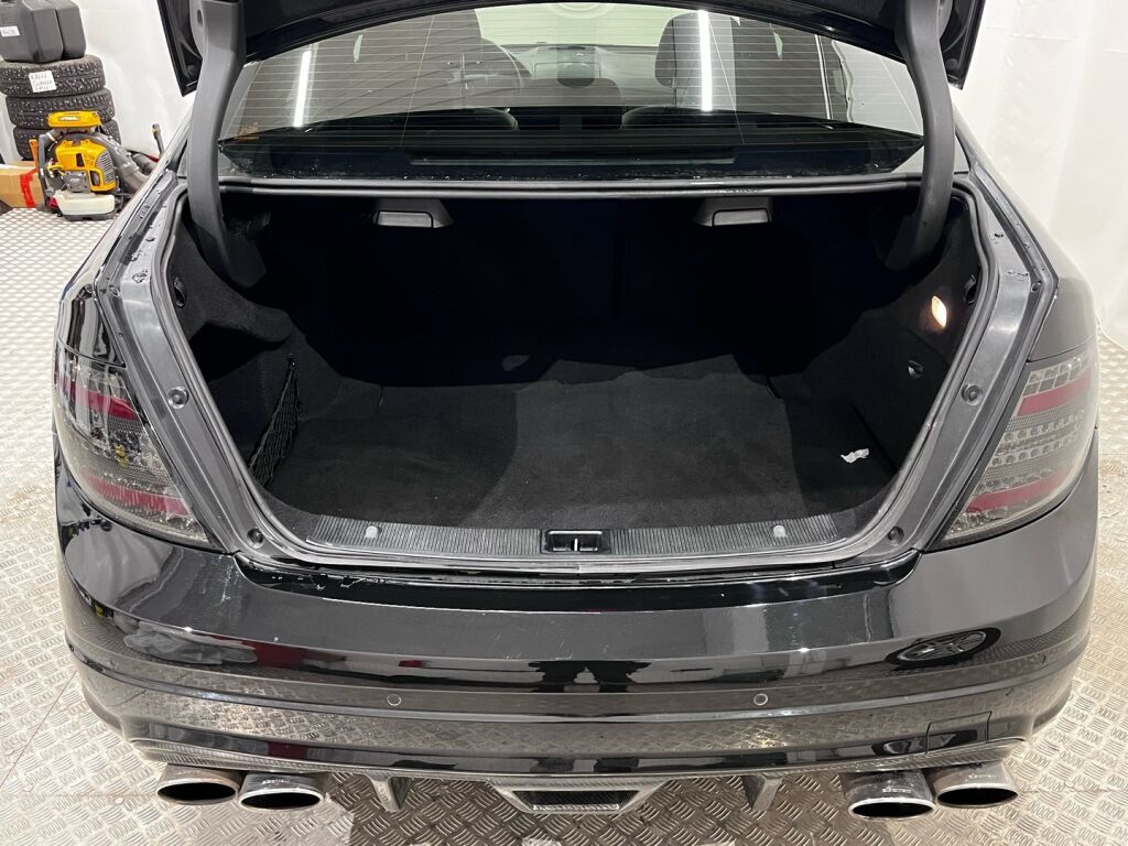 Mercedes-Benz C 2007 Musta