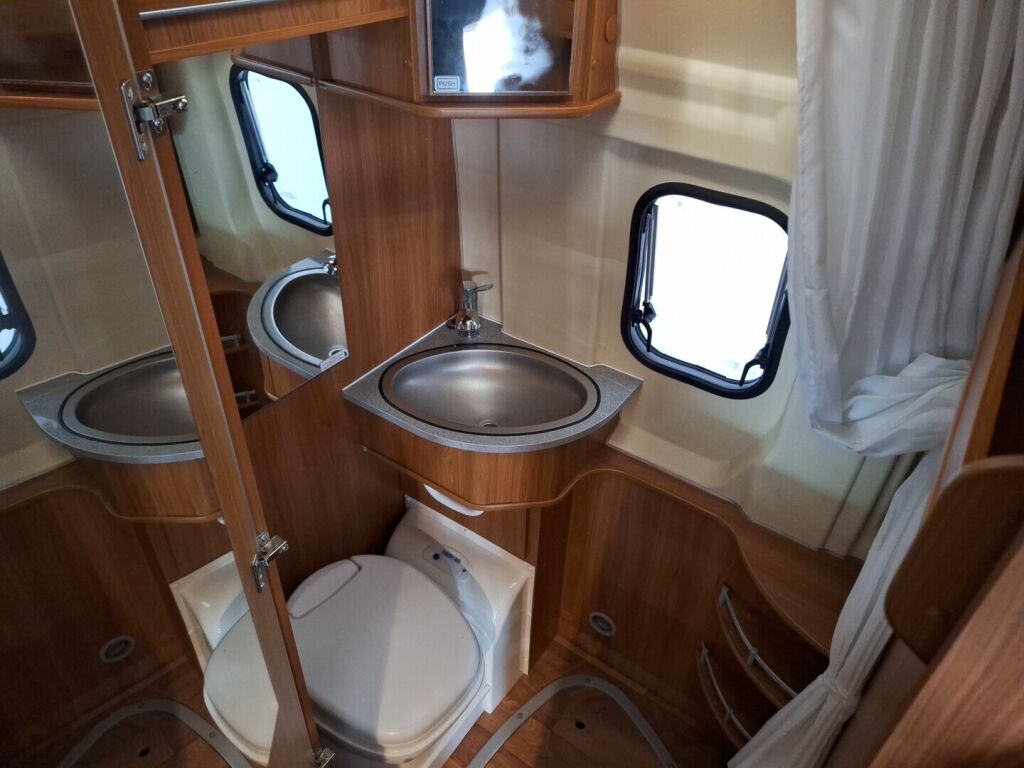 Pössl Globecar 2010 Harmaa