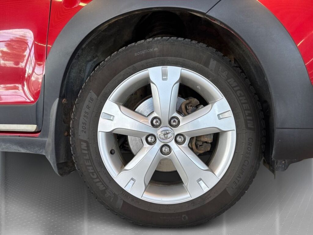 Toyota Urban Cruiser 2010 Punainen