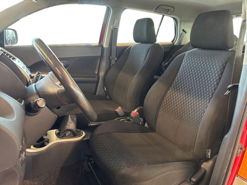 Toyota Urban Cruiser 2010 Punainen
