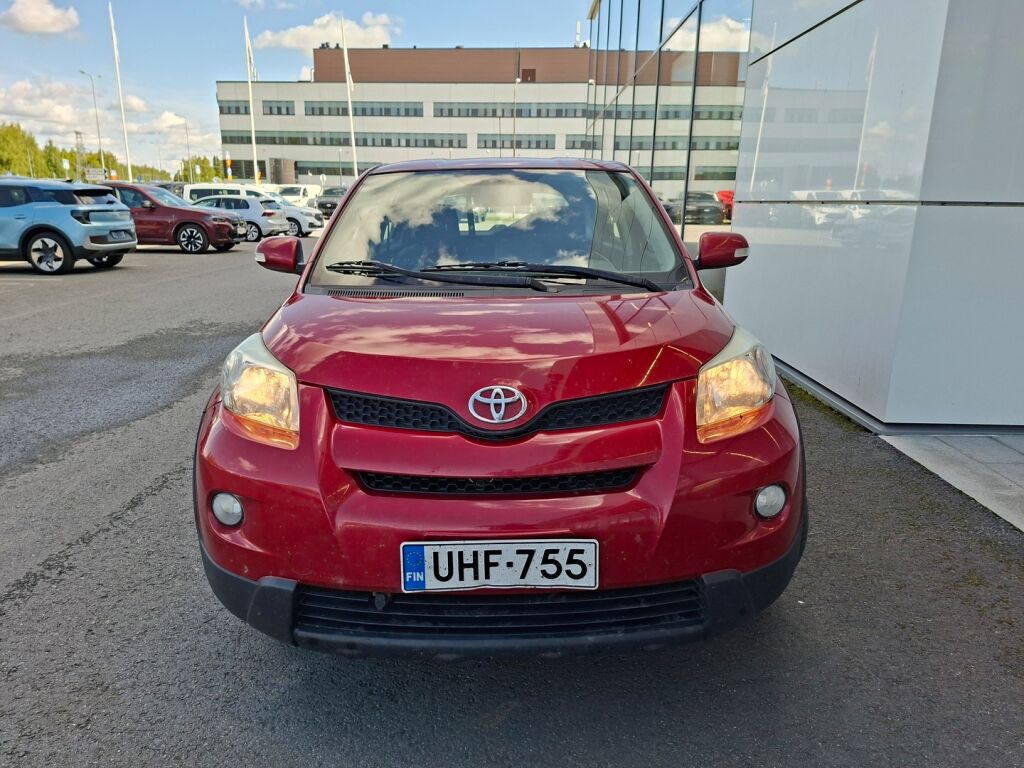 Toyota Urban Cruiser 2010 Punainen