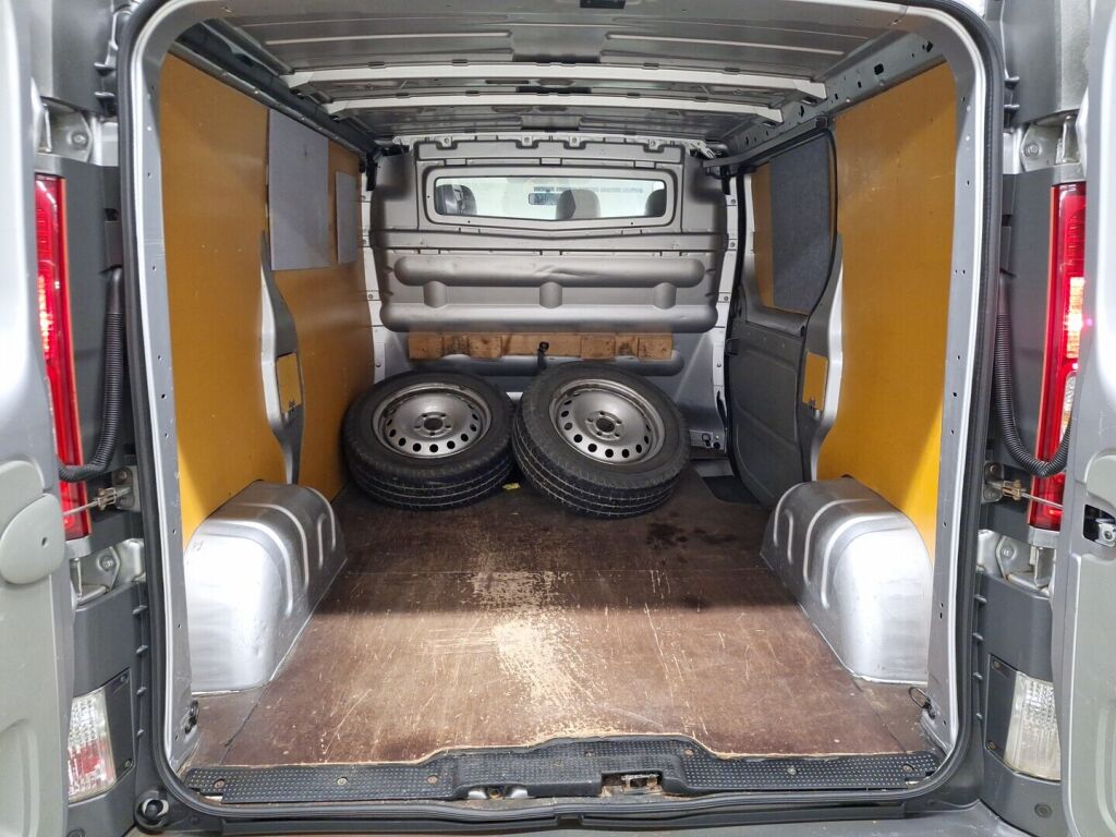 Nissan Primastar 2010 Hopea