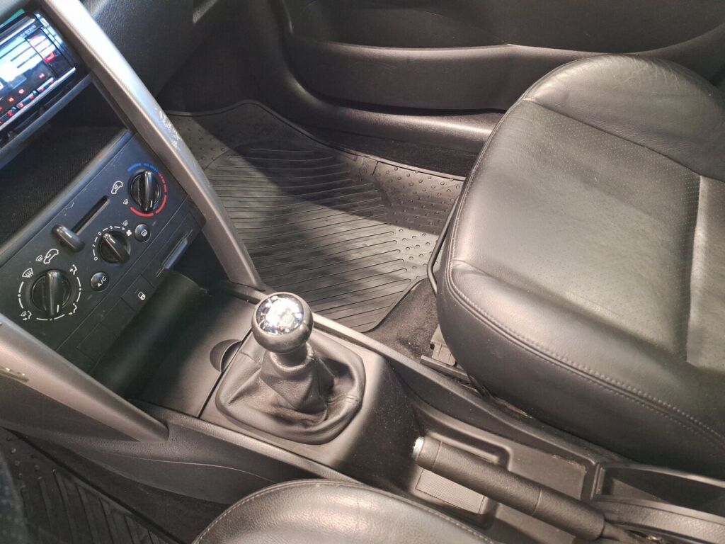 Peugeot 207 2008 Keltainen