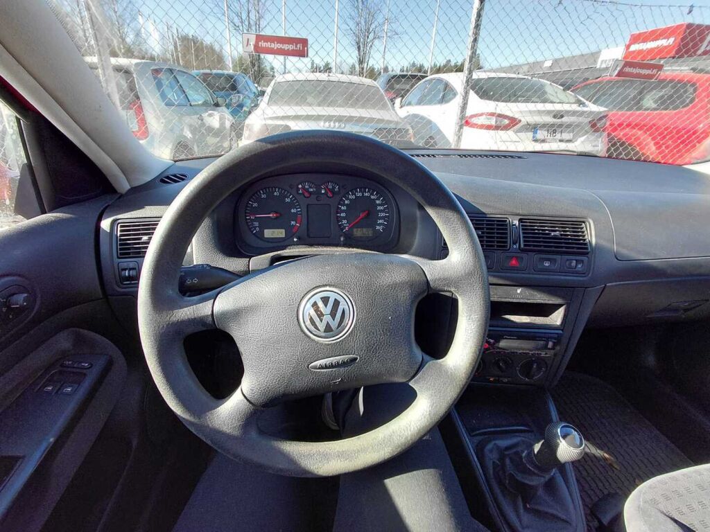 Volkswagen Golf 2000 Punainen