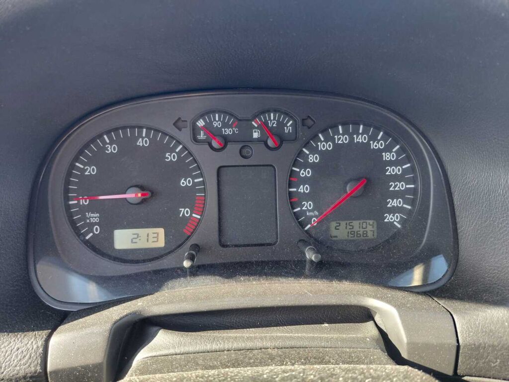 Volkswagen Golf 2000 Punainen