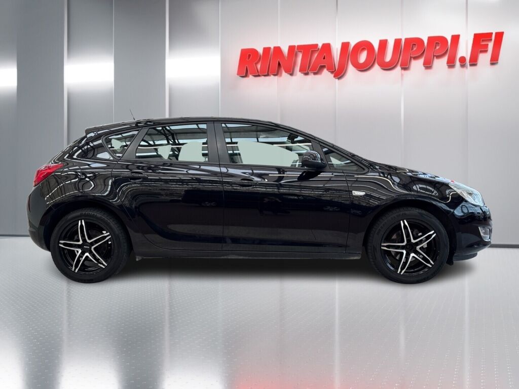 Opel Astra 2010 Musta