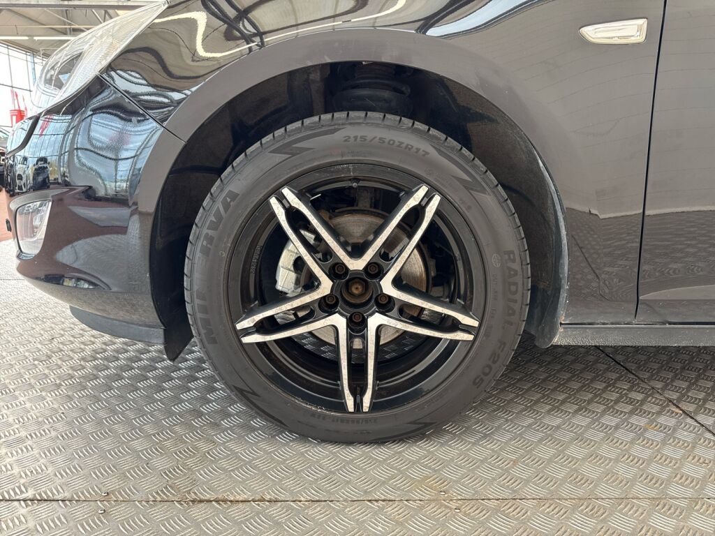 Opel Astra 2010 Musta