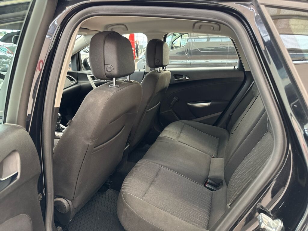 Opel Astra 2010 Musta