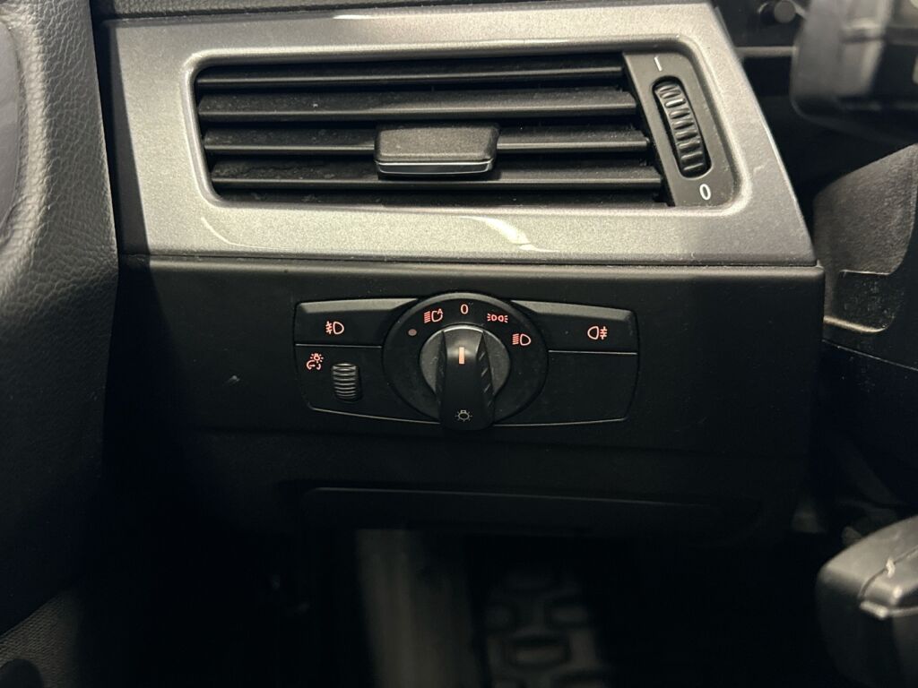 BMW 520 2010 Ruskea (beige)