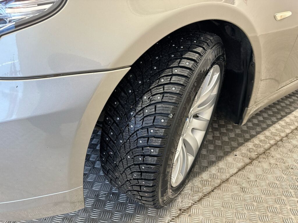 BMW 520 2010 Ruskea (beige)