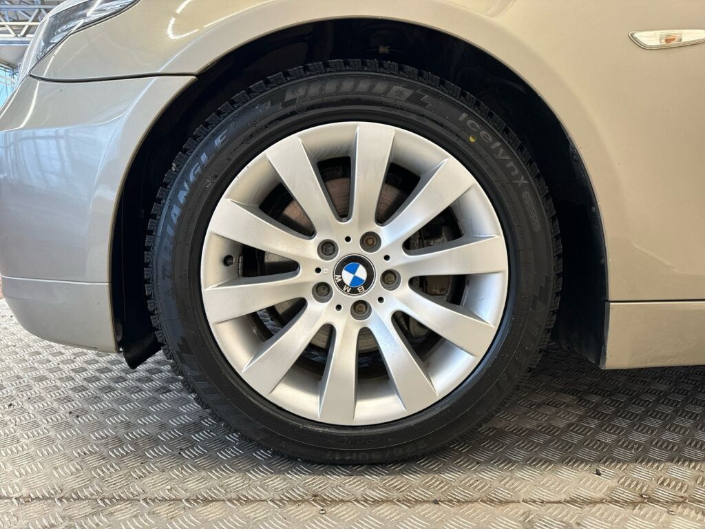 BMW 520 2010 Ruskea (beige)