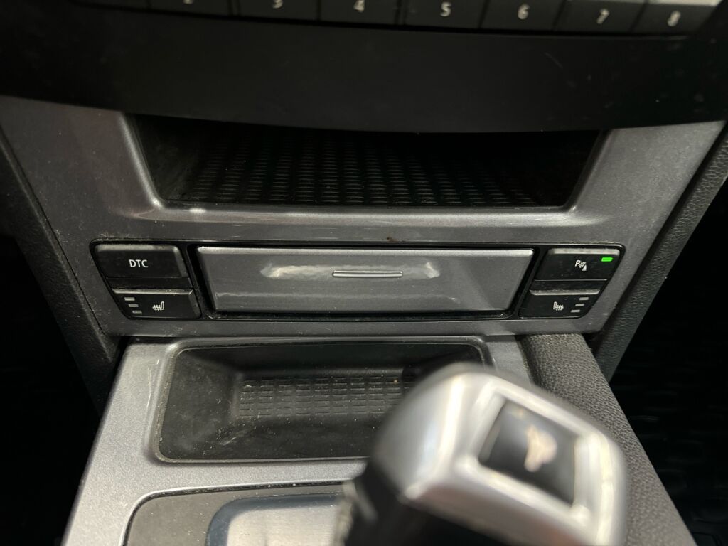 BMW 520 2010 Ruskea (beige)