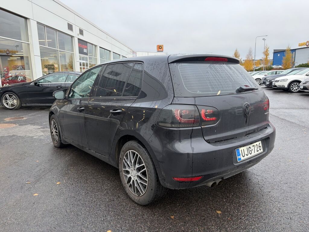 Volkswagen Golf 2010 Musta